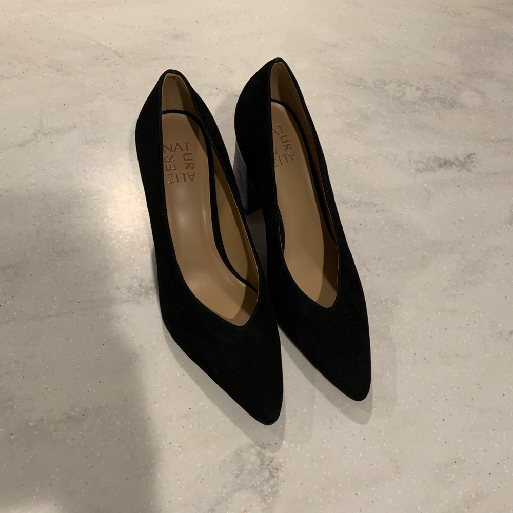 New Black suede pointed toe pumps | size 8.5